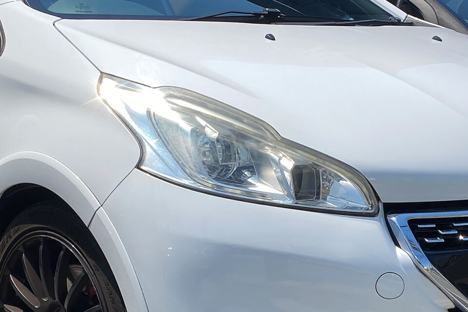 プジョー 208 GTi（Peugeot 208 GTi）のヘッドライトコーティング他｜大阪府羽曳野市のM様