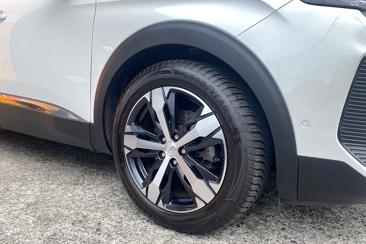 ガラスコーティング施工事例｜プジョー 3008 GT（PEUGEOT 3008 GT）｜大阪府大阪市 A様