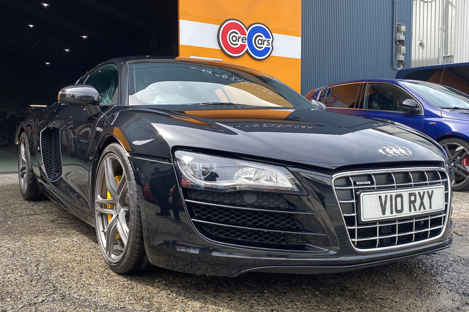アウディ R8 5.2 FSI V10 クワトロ 6MT（Audi R8 5.2 FSI V10 quattro 6-speed manual）の一般整備 エンジンオイル交換｜岐阜県関市のK様
