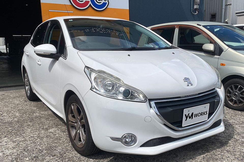 プジョー 208 プレミアム(Peugeot 208 Premium)の一般整備 ラジエターファンコントロールモジュール交換|大阪府堺市のS様